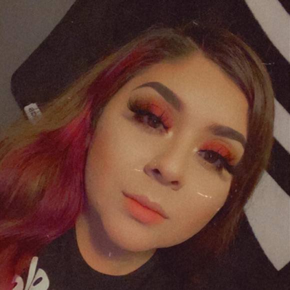 Profile Picture of Nellie m Cazares (@nelliecazares) on Poshmark