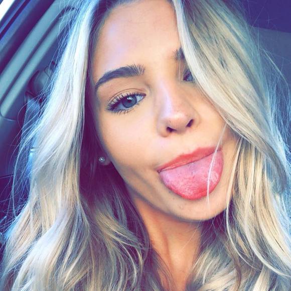 Profile Picture of Tori Elizabeth (@ttttooorrii) on Poshmark