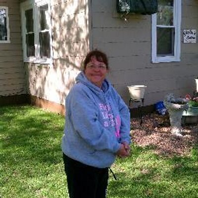Profile Picture of Julie Haase (@juliessalon) on Twitter