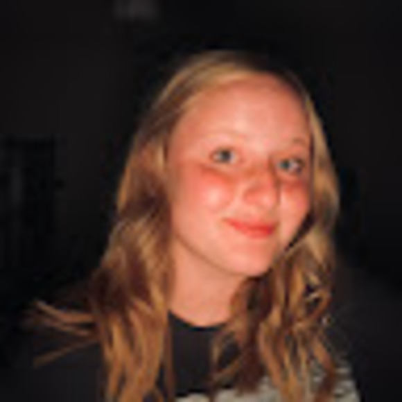 Profile Picture of Liz Oblinger (@lizoblinger) on Poshmark