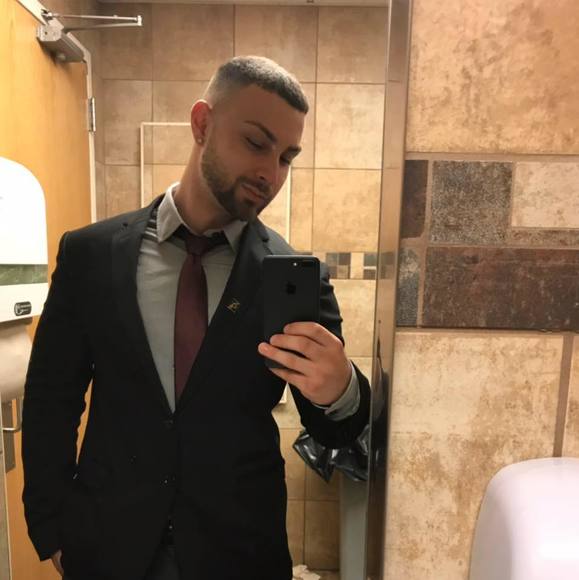 Profile Picture of Johnathan Peppas (@johnpeppas) on Poshmark