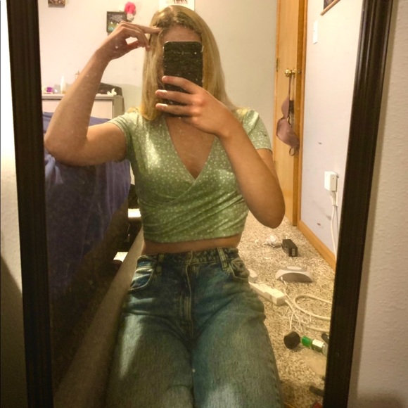 Profile Picture of Tayler Yahne (@tayleryahne) on Poshmark