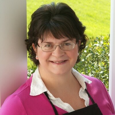 Profile Picture of Sue Olson (@kidzartmi) on Twitter