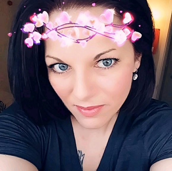 Profile Picture of Rose Simms (@nanato4girls) on Poshmark