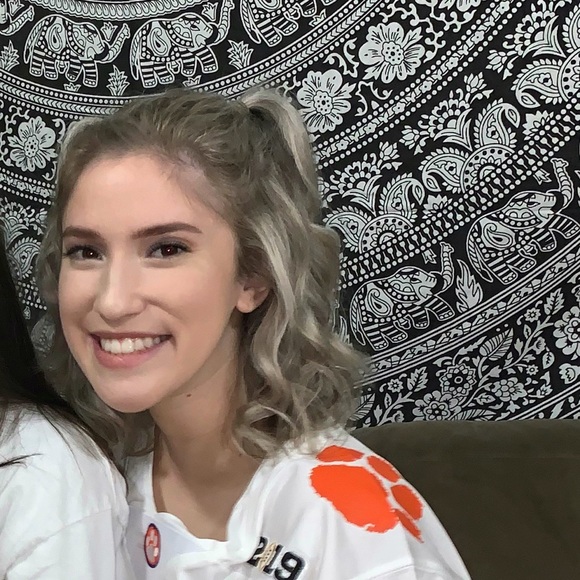 Profile Picture of Emily Kozacki (@emkozacki) on Poshmark