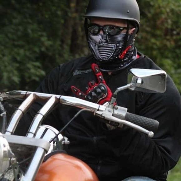 Profile Picture of Ben Sanderford (@bensanderford) on Poshmark