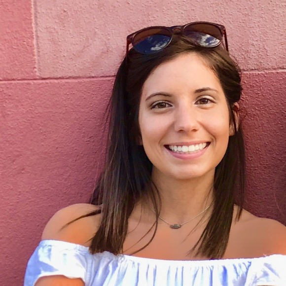 Profile Picture of Victoria Illan (@vci25) on Poshmark