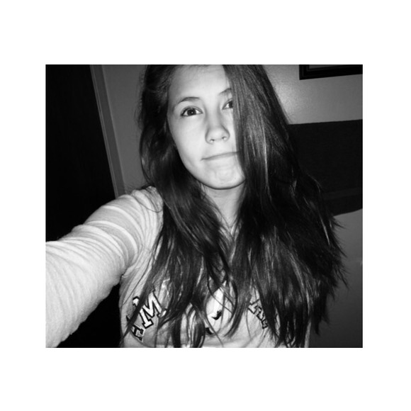 Profile Picture of Alexia Alvarez (@alexia_paigee) on Poshmark