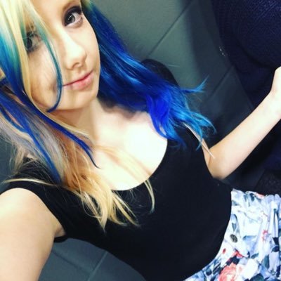 Profile Picture of Lily Phillips (@lilly_toffee) on Twitter