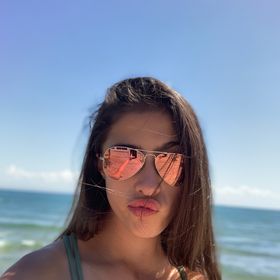 Profile Picture of Ava Bennett (@avaa_bennett) on Pinterest