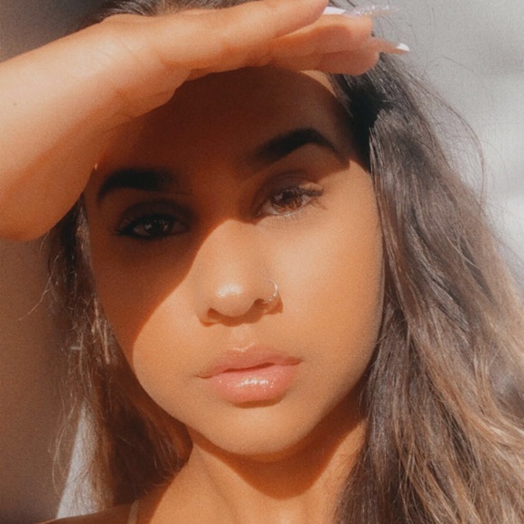 Profile Picture of Lahela Soto (@lahela_soto) on Poshmark