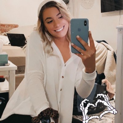 Profile Picture of Leah 💛 (@LeahBrennan23) on Twitter