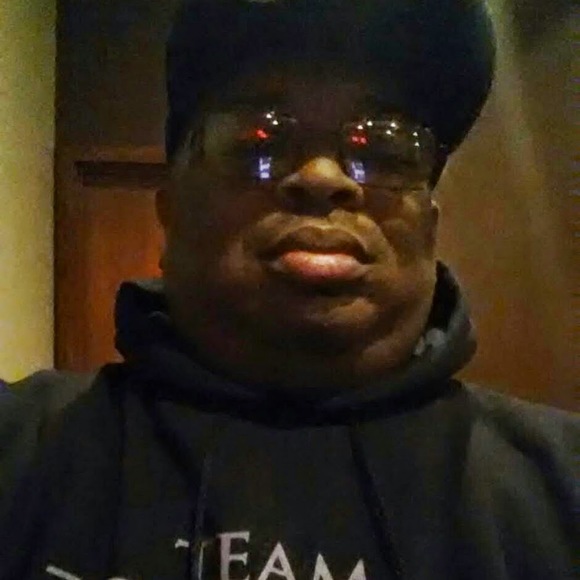 Profile Picture of Tony Calhoun (@tony_calhoun) on Poshmark
