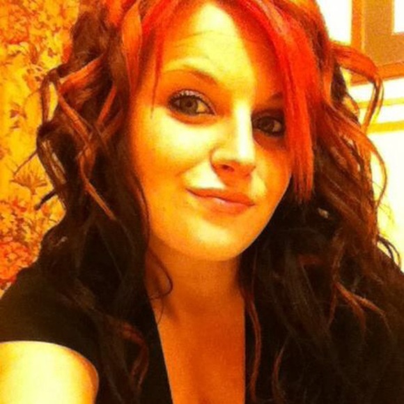 Profile Picture of Brandy Fowler (@brandyl124) on Poshmark