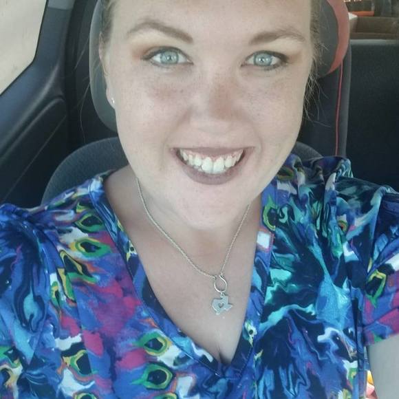 Profile Picture of Jessica Pullin (@jesspull831) on Poshmark