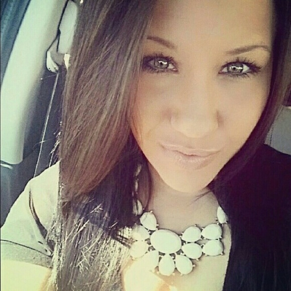 Profile Picture of Jennifer Monroe (@jeni_xo) on Poshmark