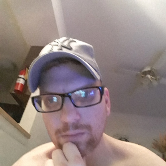Profile Picture of Jesse Carson (@jesselee1980) on Poshmark