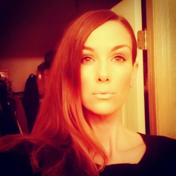 Profile Picture of Jana Caraboolad (@justlikejana) on Poshmark