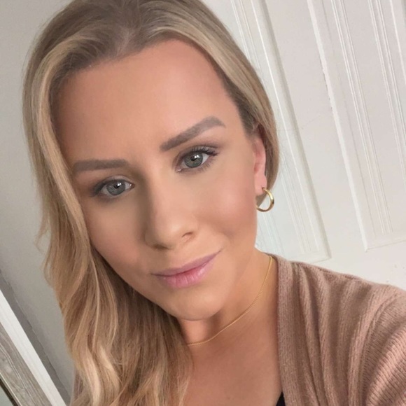 Profile Picture of Paula Michelle (@peembee) on Poshmark