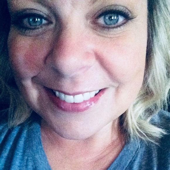 Profile Picture of Renee Bradley (@1lex1sav) on Poshmark