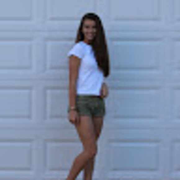 Profile Picture of Sarah Heise (@sarahheise) on Poshmark