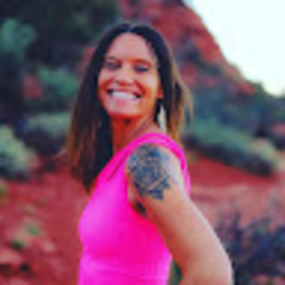 Profile Picture of Amy Schweim (@amymschweim) on Poshmark