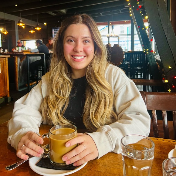 Profile Picture of Emily Shadel (@emily_shadel) on Poshmark