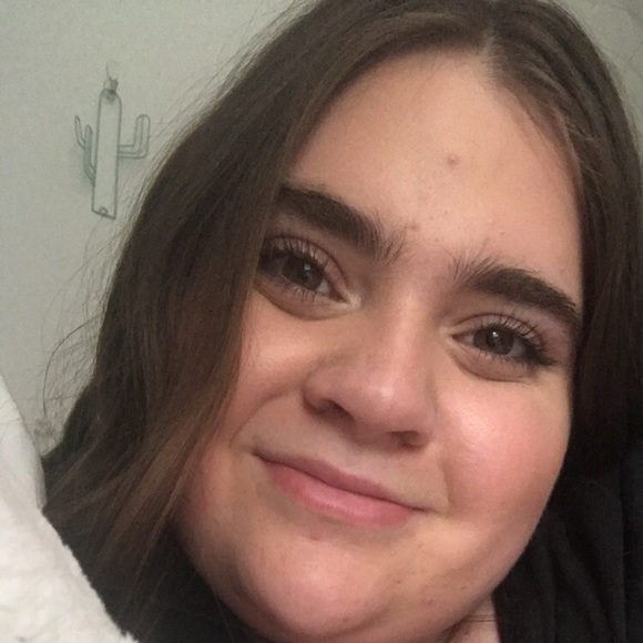 Profile Picture of Dana Linsenbigler (@dnl_xoxo) on Poshmark