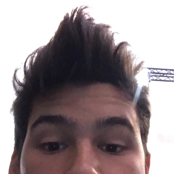 Profile Picture of Brandon Starling (@bstarling42) on Poshmark