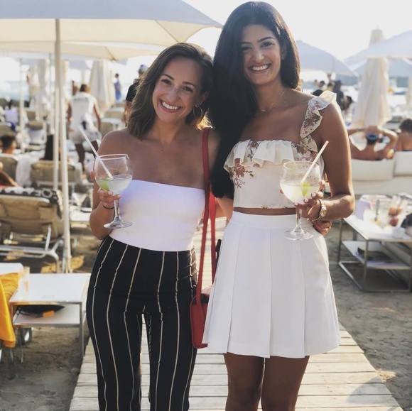 Profile Picture of Sara Uebelein (@sarauebe) on Poshmark