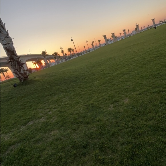 Profile Picture of Neliya Kuznetsova (@nelikuz7) on Poshmark