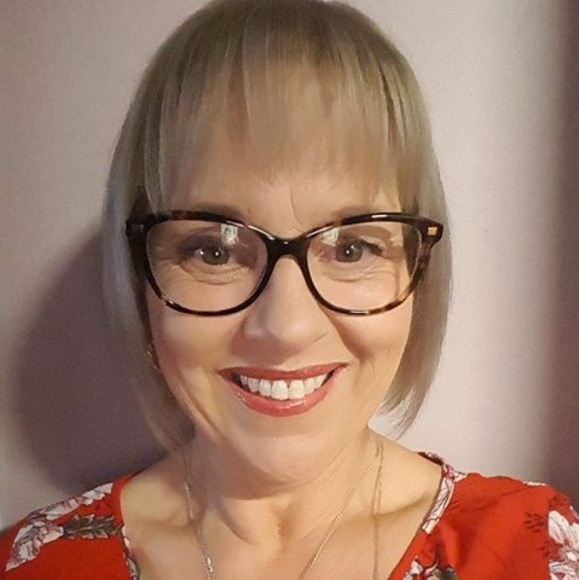 Profile Picture of Debbie Hardinge (@debhardinge1) on Poshmark