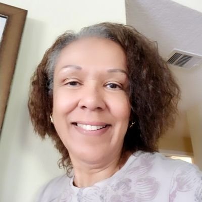 Profile Picture of Loretta Fields (@rettafie) on Twitter
