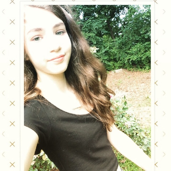 Profile Picture of Olivia Rogowski (@olivia_af) on Poshmark