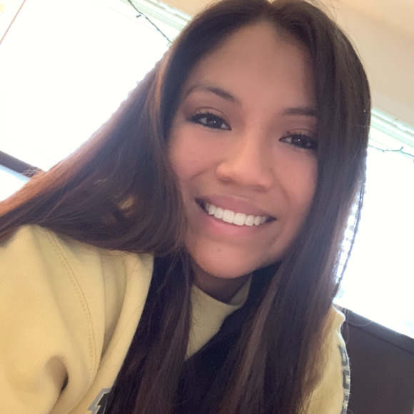 Profile Picture of Gabriela Schweizer (@gschweizer42) on Poshmark