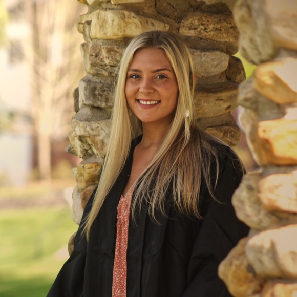 Profile Picture of Jenna Sneed (@jbsneed) on Poshmark