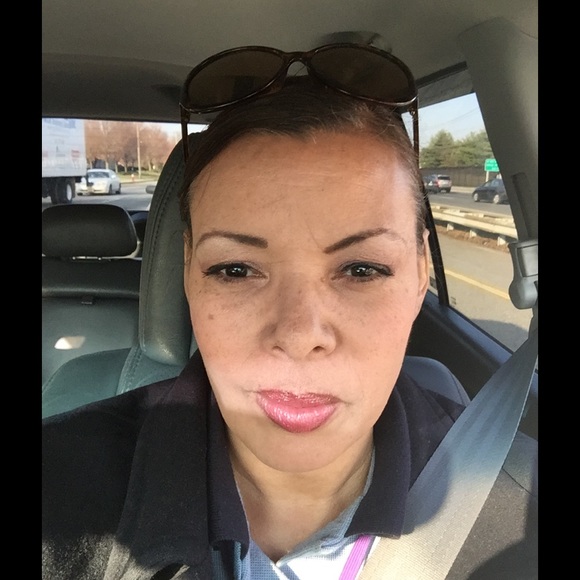 Profile Picture of Kelli Williams (@kelliwrites) on Poshmark