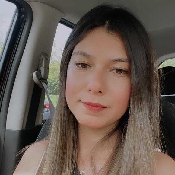 Profile Picture of Selen Bulca (@selenbulca) on Poshmark
