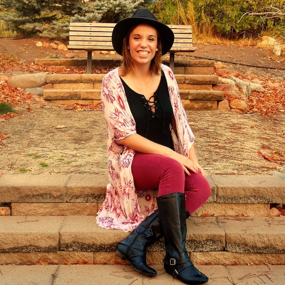 Profile Picture of Sarah Cronk (@sarahcro) on Poshmark