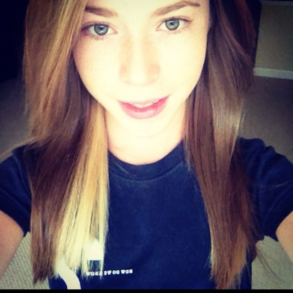 Profile Picture of Emma Mcewan (@amazingemz) on Poshmark