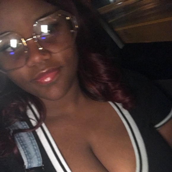 Profile Picture of Leia Walker (@walkerleiaaa) on Poshmark