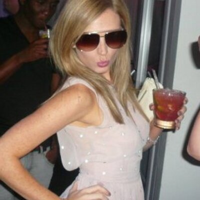 Profile Picture of Victoria Butcher (@vicky_anne_bee) on Twitter