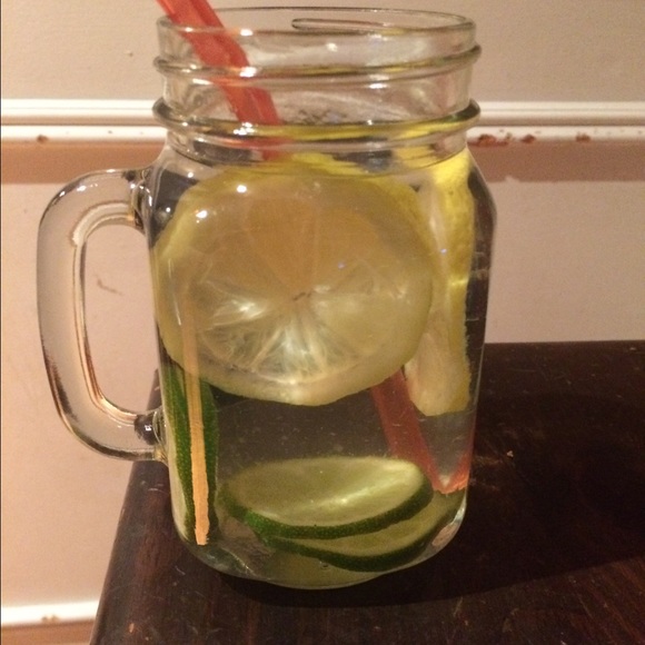 Profile Picture of Nicole Frizalone (@coleyyy92) on Poshmark