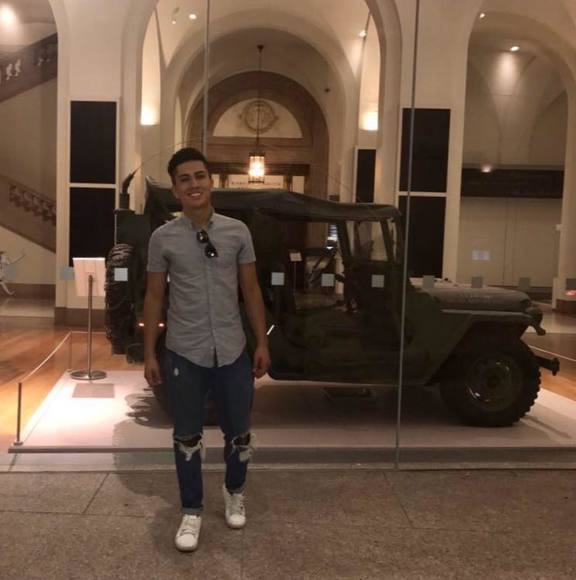 Profile Picture of Nicolas Bello (@nicolasbello4) on Poshmark