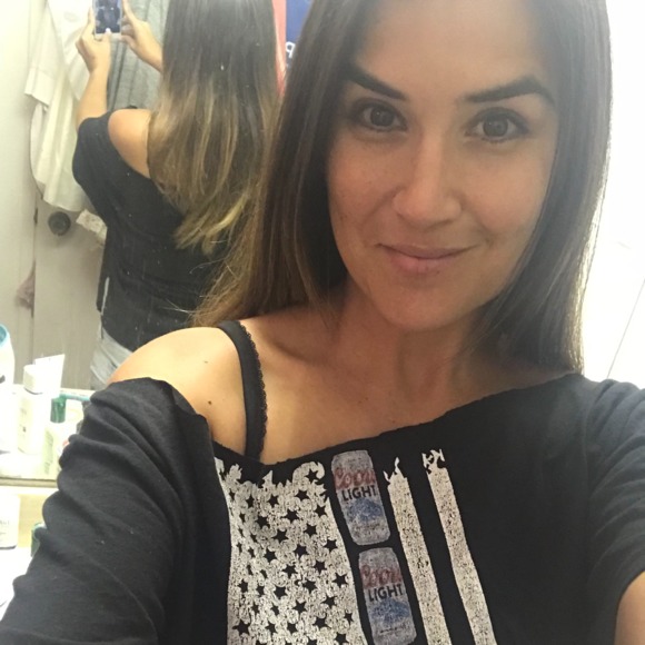 Profile Picture of Cary Hackett (@carieberrie) on Poshmark