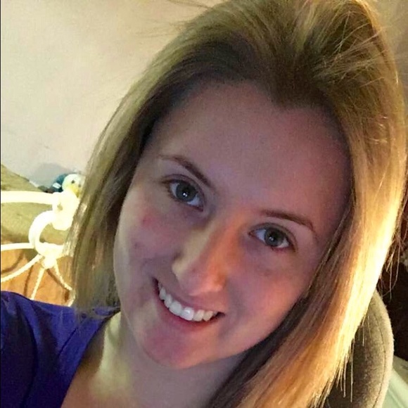 Profile Picture of Kimberly Royer (@kdroyer) on Poshmark