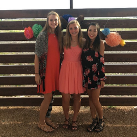 Profile Picture of Lily Bezner (@lily_bezner) on Poshmark