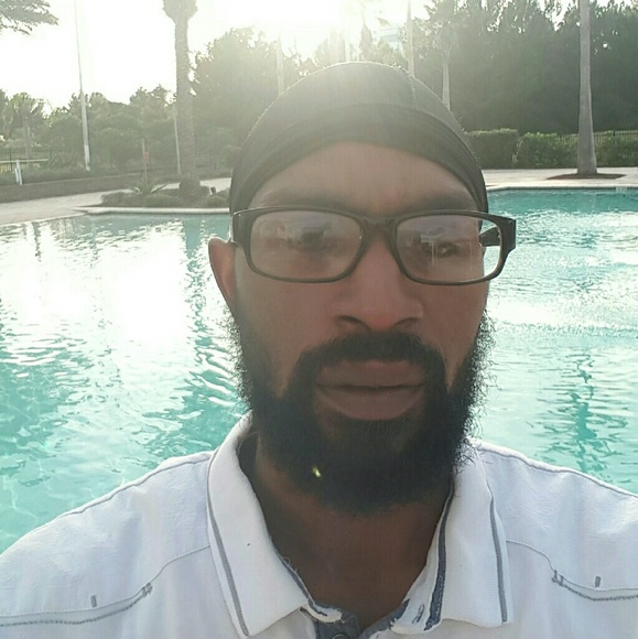 Profile Picture of Lawrence Williams (@lbreezy31) on Poshmark