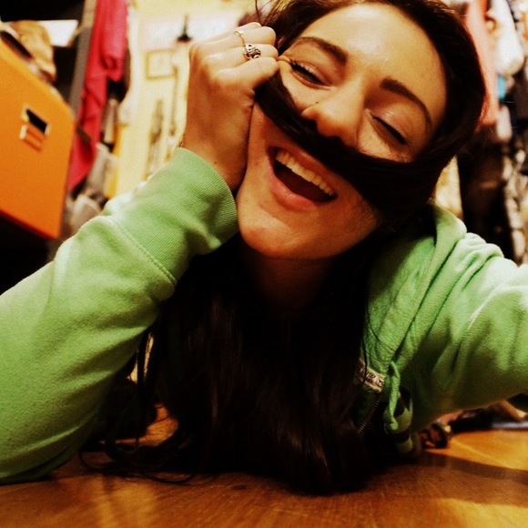 Profile Picture of Gabrielle Danson (@gedanson) on Poshmark