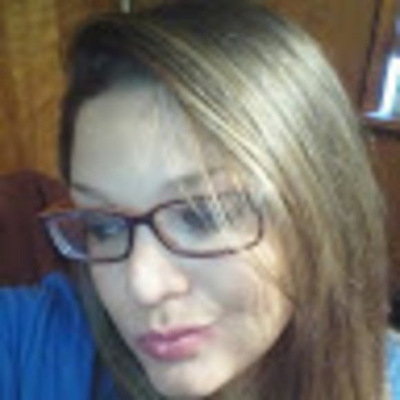 Profile Picture of Kylee Strawn (@kyleestrawn) on Poshmark